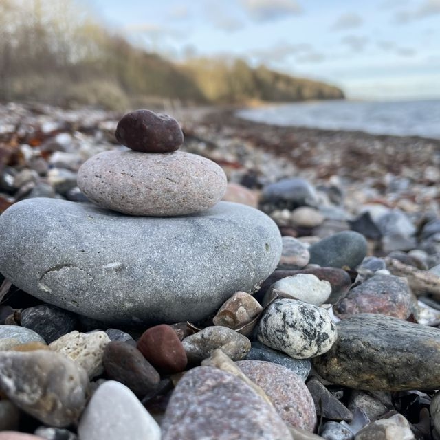 Stenvarde ved kysten